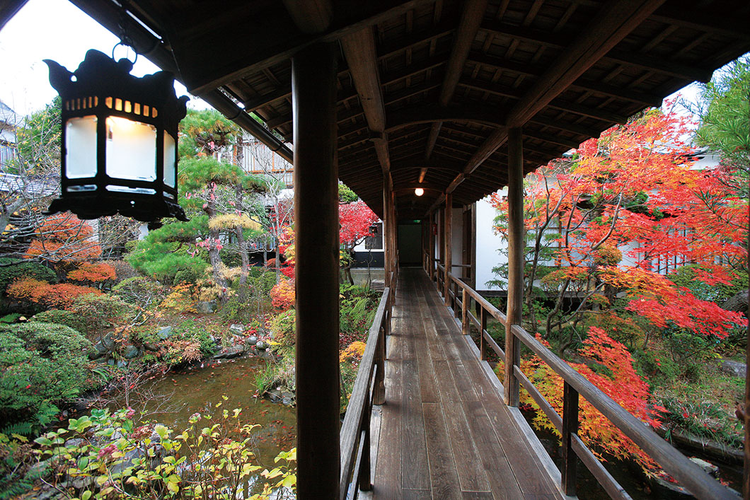 画像：旅館花屋　渡り廊下 (2)